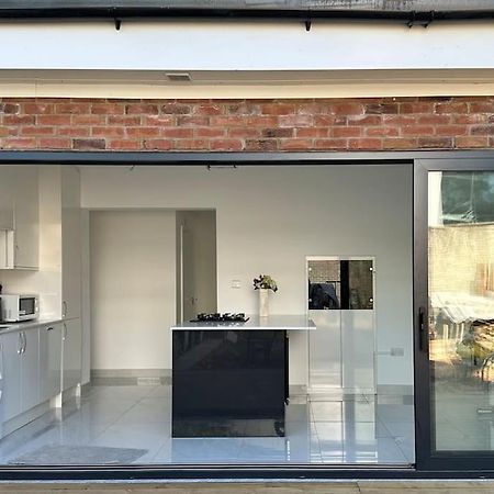Beautiful 3 Bedroom House In London -Ensuite Bed Room Twickenham Exterior photo