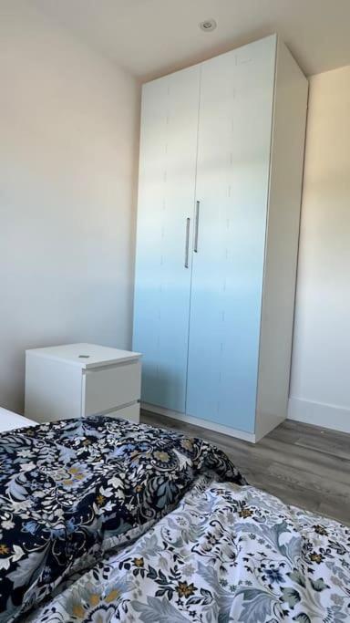 Beautiful 3 Bedroom House In London -Ensuite Bed Room Twickenham Exterior photo