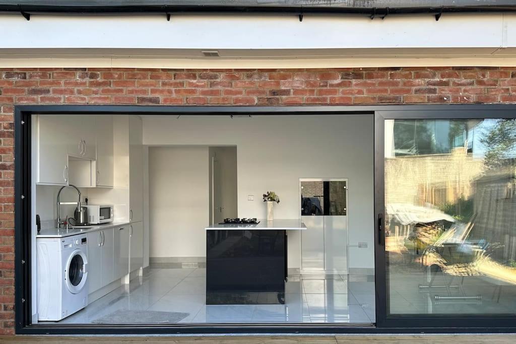 Beautiful 3 Bedroom House In London -Ensuite Bed Room Twickenham Exterior photo